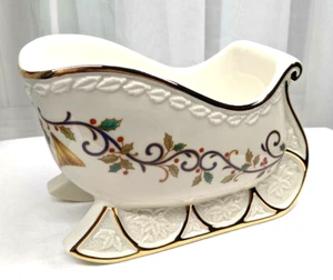 Mikasa Fine Porcelain KT410 Holly Sleigh Centerpiece Bowl Figurine Santa's Gold - Picture 1 of 9