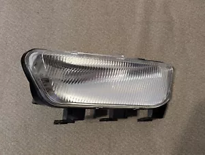 00-05 CADILLAC DEVILLE OEM RIGHT PASSENGER FRONT TURN MARKER LAMP LIGHT 25666736 - Picture 1 of 3