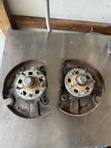 1986-1991 MAZDA RX7 FC OEM 5 LUG FRONT HUB/ SPINDLE ASSEMBLIES - Picture 1 of 5