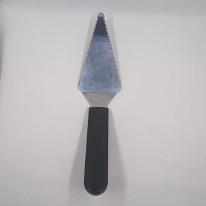 Pampered Chef Perfect PIE & CAKE SLICER Serrated Wedge Shaped SLICE 'N SERVE® - Picture 1 of 8