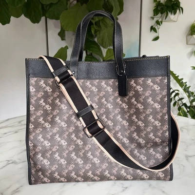 蔻驰 Field 托特包 40 带马车印花 89144 棕色黑色 XL 斜挎包 — 第 1/4 张图片