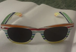 Gafas de sol Pottery Barn para niños y adolescentes Tiny Optics a rayas arco iris - Imagen 1 de 4