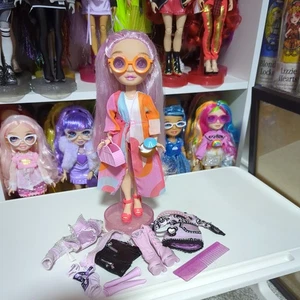 Rainbow High Minnie Choi Puppe mit Pool Party Fashion Paket - Bild 1 von 6