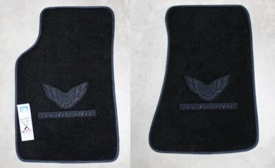 ¡NUEVO! Alfombrillas Alfombrillas 1982-02 PONTIAC FIREBIRD Trans AM Logo Bordado Negro Foto 1 de 4