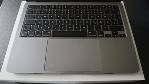 Apple MacBook Air 13,6 Zoll (256GB SSD, M2, 16GB RAM) aus 2024 graphit - Wie Neu - Afbeelding 1 van 13