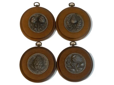 Set 4 vntg pewter & wood round wall plaques fruit themed strawberries pineapple - Image 1 of 4
