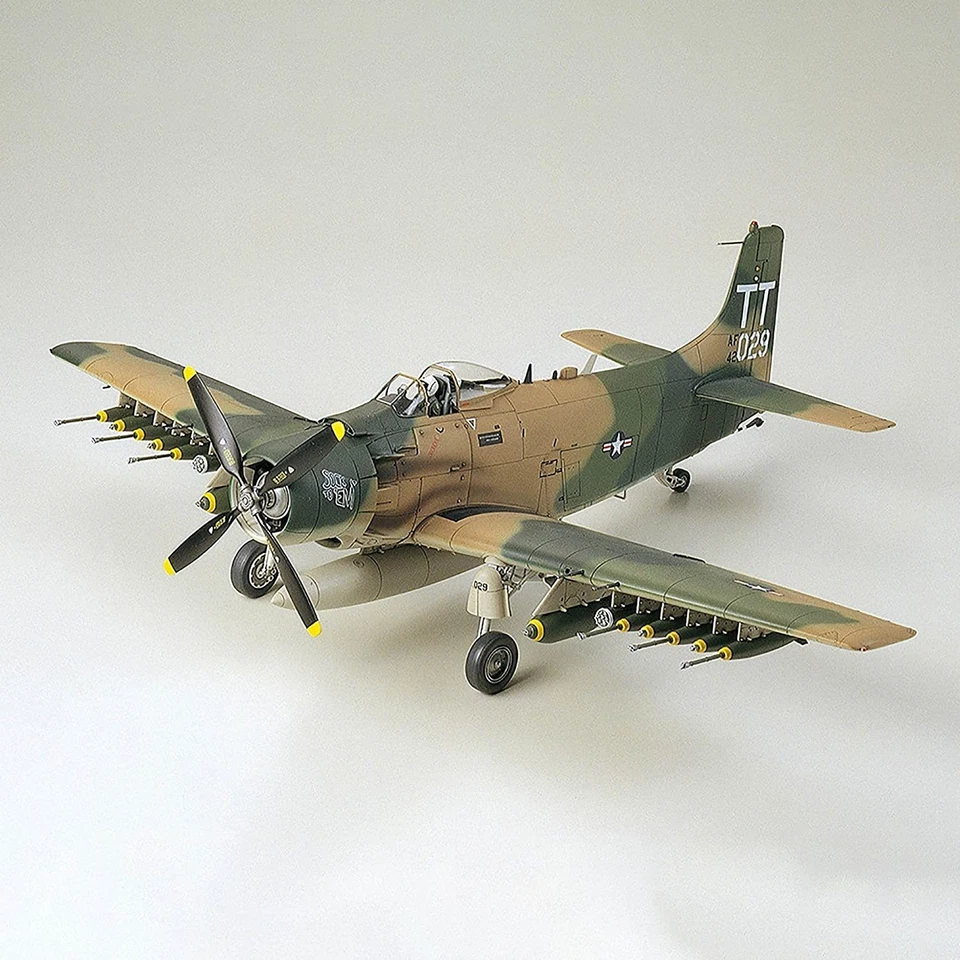 Tamiya 1/48 Masterpiece Series No.73 US Air Force Douglas A-1J Skyraider 61073 - Immagine 1 di 1