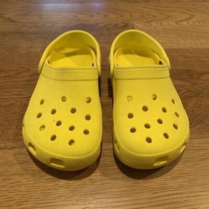 yellow crocs size 4