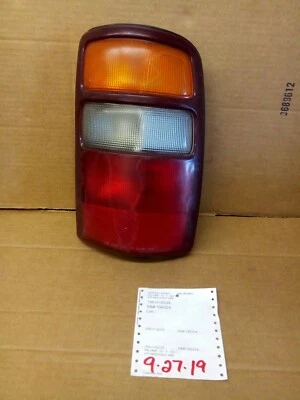 Luz trasera derecha pasajero Buick Lesabre 2000  Foto 1 de 2