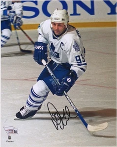 Doug Gilmour Toronto Maple Leafs Signed 8" x 10" White Jersey Skating Photograph - Picture 1 of 1