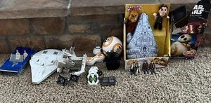 Hasbro Star Wars giocattoli interattivi denti blu e peluche Millennium Falcon Solo - Foto 1 di 9