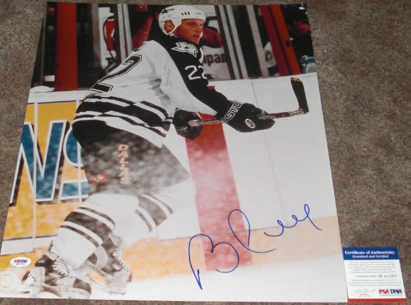 THE GOLDEN BRETT!!! Brett Hull Signed DALLAS STARS 16x20 Photo PSA/DNA - Image 1 of 1