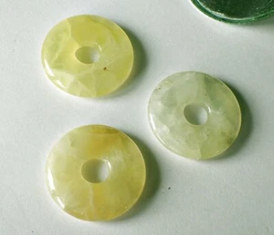 SCHMUCK-STCK Prehnit gelb DONUT SCHEIBE ANHÄNGER NEU Kap-Smaragd Aedelit - Picture 1 of 2