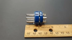 Amphenol - 22 Shell 6 position pin, 5 x 12 Awg, 1 x 16 Awg NOS - 9722-15P - Picture 1 of 2
