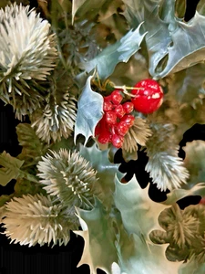 Vintage Mid-Century Christmas Pine & Holly Berries Pine Cone Plastic Garland 10' - Picture 1 of 7