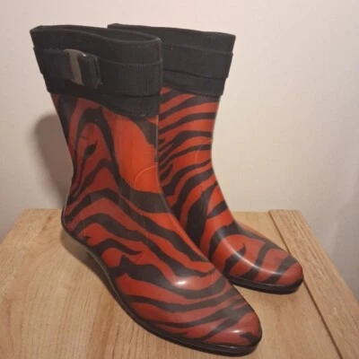 Botas de lluvia Salvatore Ferragamo tacón de gatito cebra talla 9 Foto 1 de 4