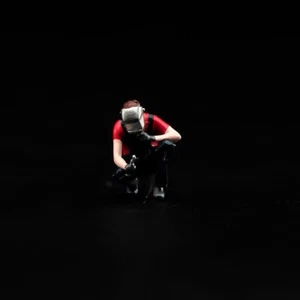 1/64 Mechanic Worker Man Welding Scene Diorama Figure Miniature For Car Vehicles - Picture 1 of 6