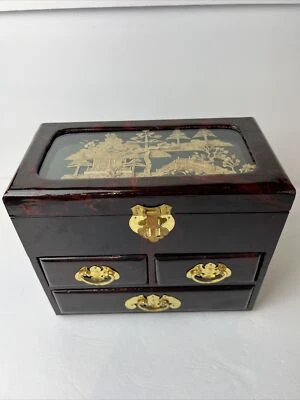 Винтажная шкатулка для ювелирных изделий из красного лака с ручной резьбой пробка Китайская Народная Республика  - Изображение 1 из 4