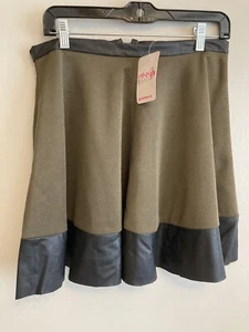 Double Zero Women’s Skater Skirt Green Black Pleather Size Large NWT - Picture 1 of 13