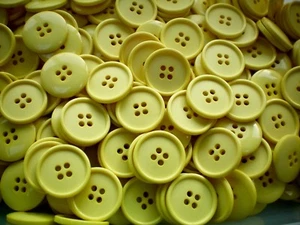 22mm Yellow Sunshine Bright 4 Hole Coat Craft Costume Novelty Buttons (S151) - Picture 1 of 1