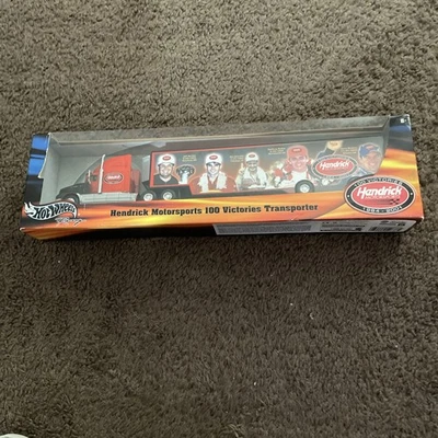 Hot Wheels Hendrick Motorsports 100 Victories Transporter NASCAR Diecast 1:64 Foto 1 de 3