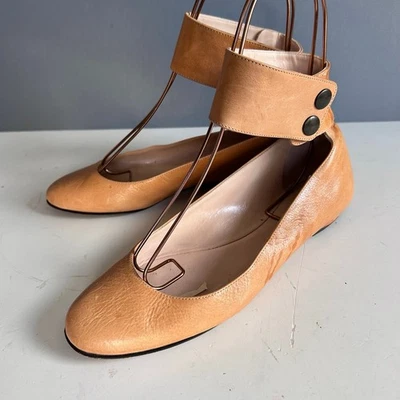 Балетки Loeffler Randall размер 6 ремешок на лодыжке желтовато-коричневые минималистская изящная кожа - Изображение 1 из 4