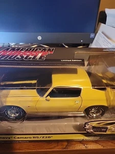 AMERICAN MUSCLE 1972 CHEVROLET CAMARO Z/28 RS SCALA 1:18 PRESSOFUSO scatola danneggiata - Foto 1 di 14