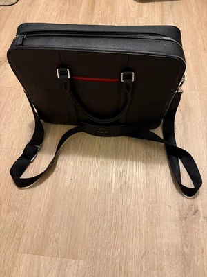 Maverick & Co. - Maletín de cuero con doble cremallera Manhattan - Negro/Rojo Foto 1 de 3