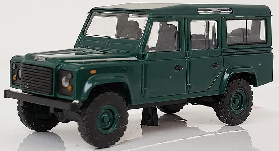 Busch NEW HO 1/87 Scale Queen Elizabeth II Land Rover Defender in Green - Image 1 of 4