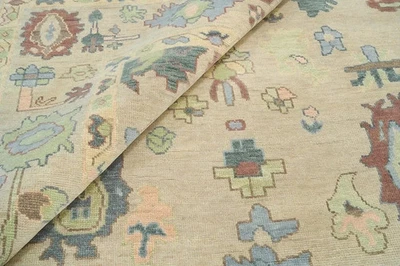 Alfombra floral tradicional beige apagado anudada a mano Oushak para piso de sala de estar Foto 1 de 4