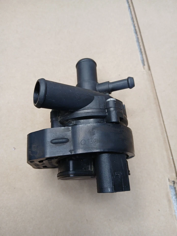 Bomba de agua refrigerante auxiliar Mercedes-Benz E350 CLS400 2010-2013 A2118350028 OEM Foto 1 de 4