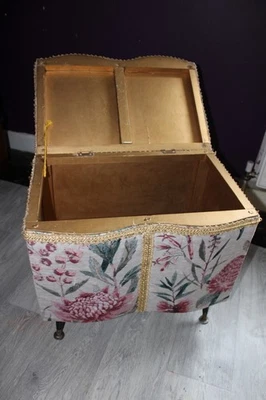 Vintage Floral Ottoman Storage Box on Tapered Legs – 1950s Mid-Century Bedroom - Image 1 of 4