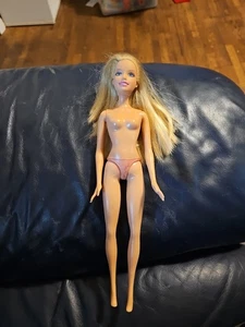 Barbie Fashion 2006 muñeca rubia desnuda, bragas moldeadas rosas, sueltas - ropa - Imagen 1 de 9