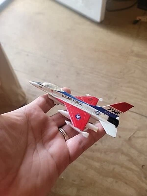 5 Inch General Dynamics F-16 Fighting Falcon  Diecast Jet - Image 1 of 4