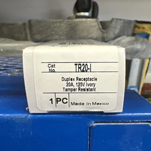 Receptáculo dúplex Pass & Symour Legrand TR20-I 20A 125V marfil - Imagen 1 de 4