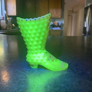 Fenton UV Burmese Hobnail Boot/Shoe Hand Painted Signed Robinson - Picture 1 of 6