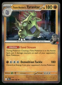 Serie Scarlet & Violet 2025 - Destinated Rivals Team Rocket's Tyranitar Rara #96 - Foto 1 di 2