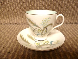 4 X ROYAL ALBERT FESTIVAL PATTERN COFFEE CUPS AND SAUCERS - Picture 1 of 2