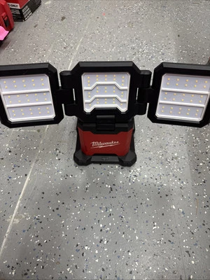 Milwaukee 2368-20 M18 ROVER Dual Power Triple-Panel Flood & Area Light - Image 1 of 3