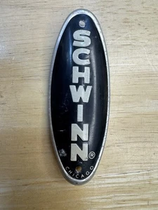 INSIGNIA CABEZA SCHWINN PLACA DE IDENTIFICACIÓN BICICLETAS DE CARRETERA STINGRAY NEGRO CON LETRA BLANCA - Imagen 1 de 2