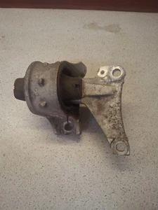 HONDA CIVIC HATCHBACK 2008-11 ENGINE MOUNT - Picture 1 of 2