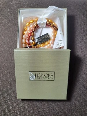 Juego de 4 brazaletes elásticos de perlas Honora Collection.  Perfecto para el otoño. Foto 1 de 4