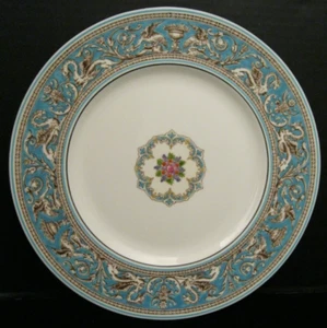 WEDGWOOD FLORENTINE PATTERN TURQUOISE FRUIT CENTER 10-3/4" DINNER PLATE ENGLAND - Picture 1 of 7