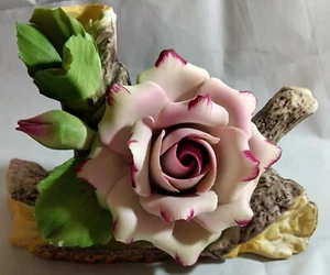 Vintage CAPODIMONTE Made in Italy Porcelain FLOWER BUD VASE Original Sticker - Picture 1 of 8