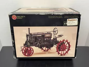 ERTL Precision Series #1 The Farmall Trattore Regolare Scala 1/16 Die Cast #284 - Foto 1 di 13