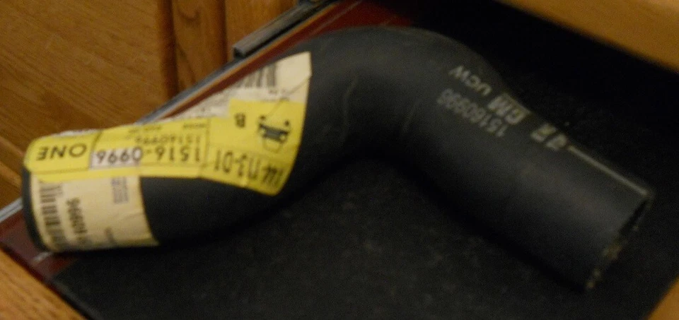 Новый из старых запасов 2002-09 Chevrolet Trailblazer GMC Envoy впускной шланг радиатора - Изображение 1 из 1