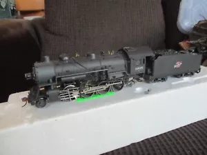 S Helper 01057 C&NW 2-8-0 Locomotiva a vapore (TM) Hirail Locomatic - Foto 1 di 6