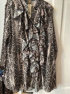 ladies blouse one size 16/18 Will Fit 16/18