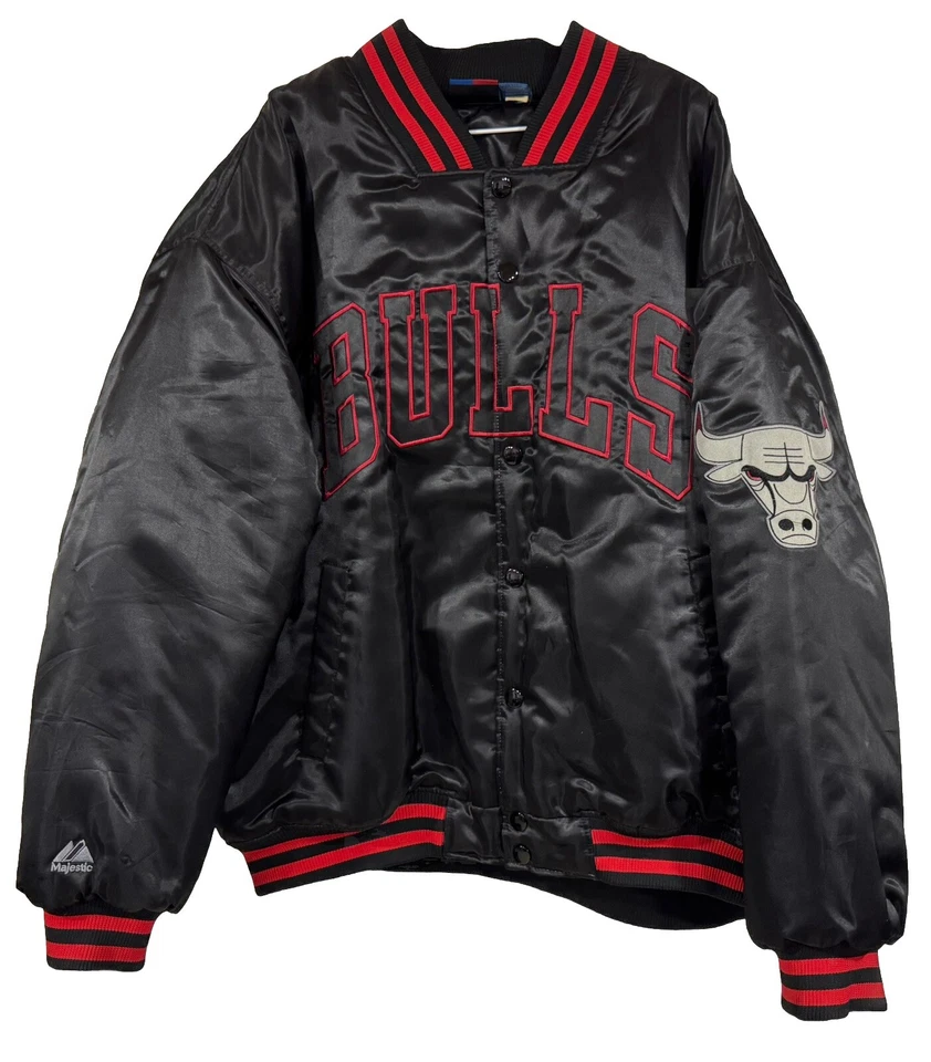 Jaqueta Bombardeiro de Cetim Vintage Y2K Chicago Bulls Vermelha Preta Jordan Masculina 3XL - Imagem 1 de 4