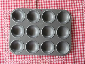 Retro Non Stick Patty Cake Tin,or Tarts shallow curved moulds, Bakers Secret - Picture 1 of 4